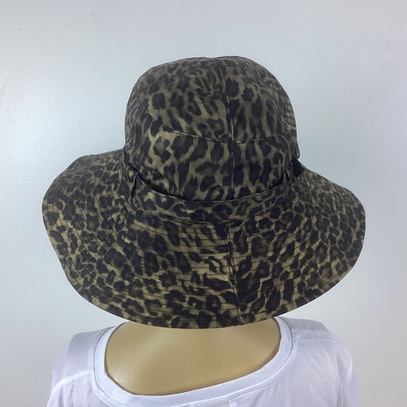 Eric Javits Kaya Packable Rain Hat in Leopard. - Picture 5 of 7